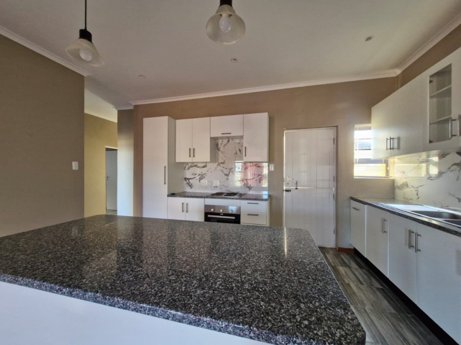 To Let 3 Bedroom Property for Rent in Overbaakens Eastern Cape